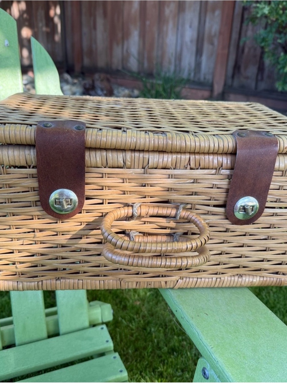 Woven Rattan Picnic Basket with Leather Straps Vintage 1970 with Red White Blue - Picture 12 of 12